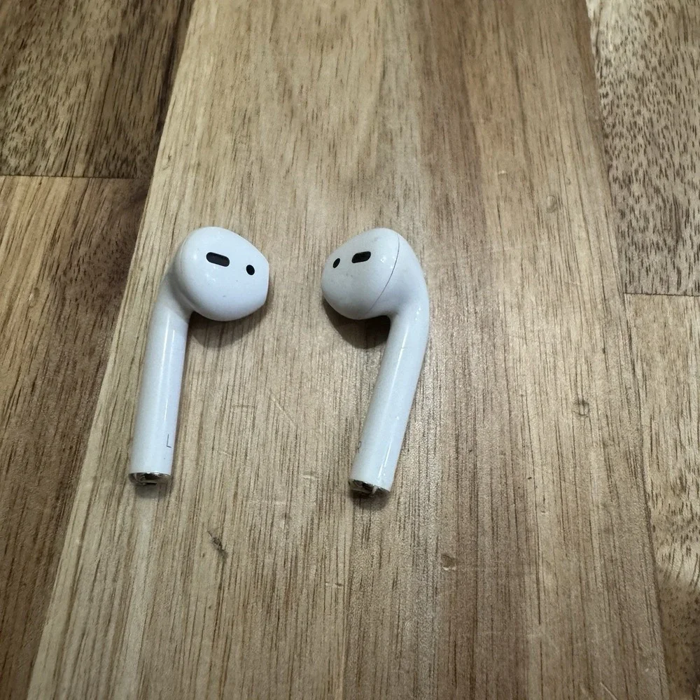 Apple AirPods 2nd Generation White A2031 Wireless Earbuds with Charging Case